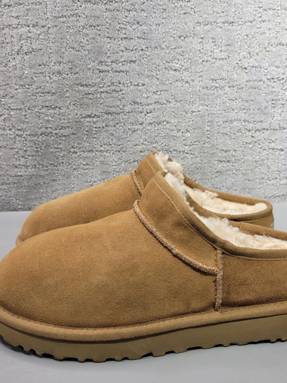 UGG Australian Classic Women's Size US 9 Chestnut Suede Slippers 1108193 - Picture 4 of 13